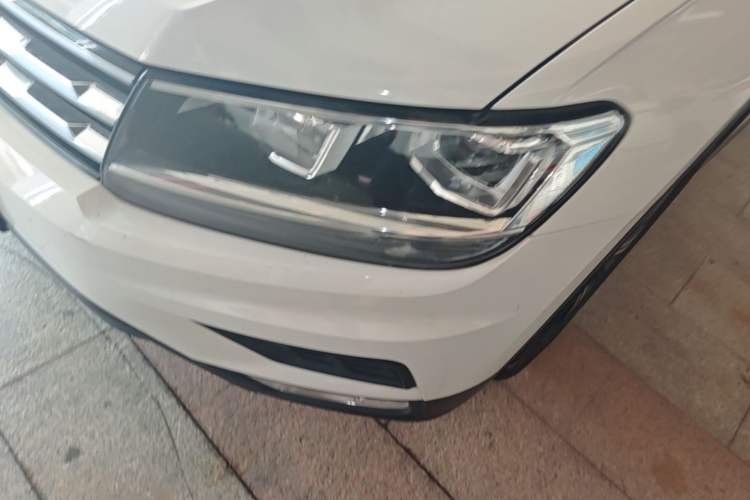 Used Volkswagen Tiguan L 2020 330TSI Automatic Two-Wheel Drive Luxury Edition China VI Standard Left Front Headlight