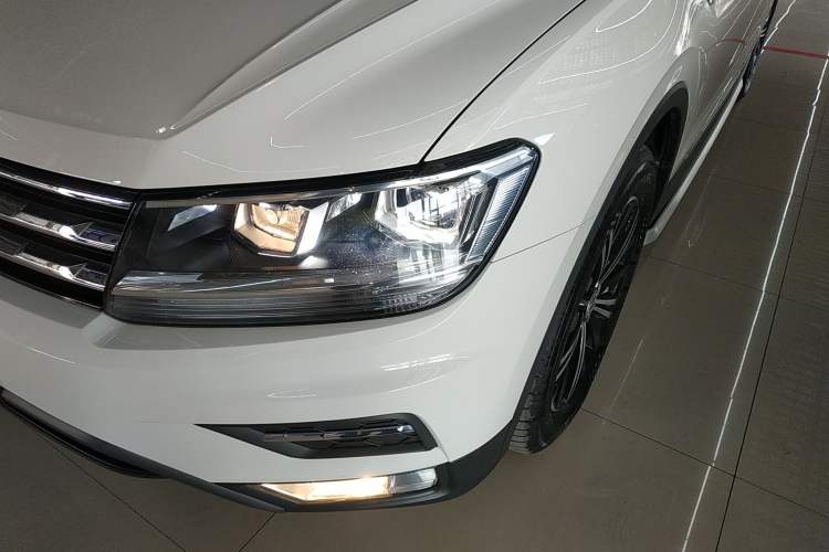 Used Volkswagen Tiguan L 2020 330TSI Automatic Two-Wheel Drive Panoramic Comfort Edition China VI Standard Left Front Headlight