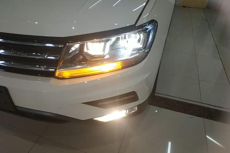 Used Volkswagen Tiguan L 2020 330TSI Automatic Two-Wheel Drive Smart Luxury Edition China VI Standard Left Front Headlight
