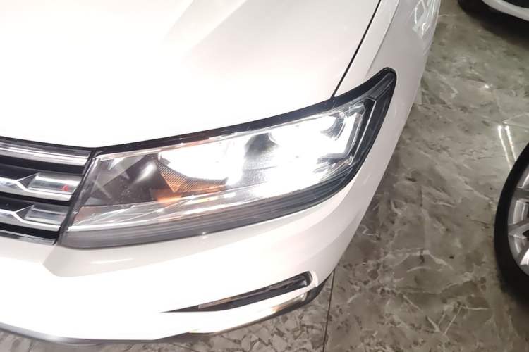 Used Volkswagen Tiguan L 2020 330TSI Automatic Two-Wheel Drive Smart Luxury Edition China VI Standard Left Front Headlight