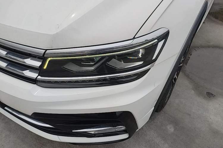Used Volkswagen Tiguan L 2020 330TSI Automatic Two-Wheel Drive R-Line Flagship Version China VI Standard Left Front Headlight