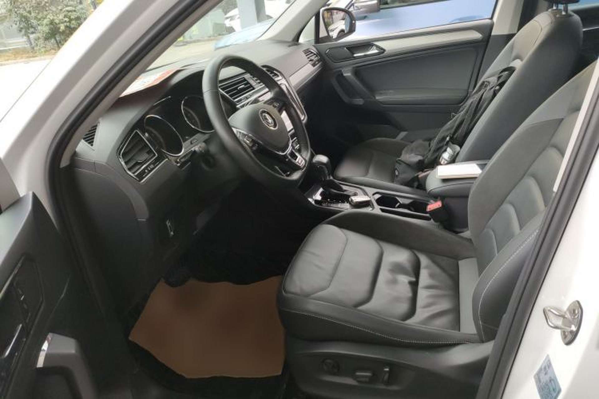 Used Volkswagen Tiguan L 2020 330TSI Automatic Two-Wheel Drive Panoramic Comfort Edition China VI Standard Left Front Seat