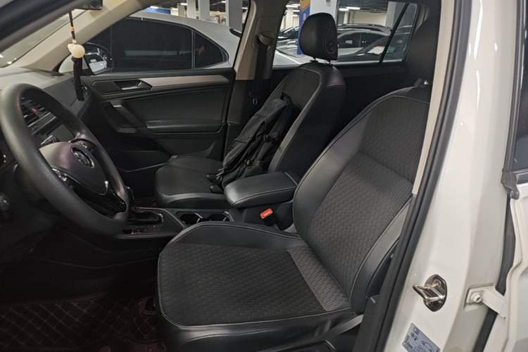 Used Volkswagen Tiguan L 2020 330TSI Automatic Two-Wheel Drive Luxury Edition China VI Standard Left Front Seat