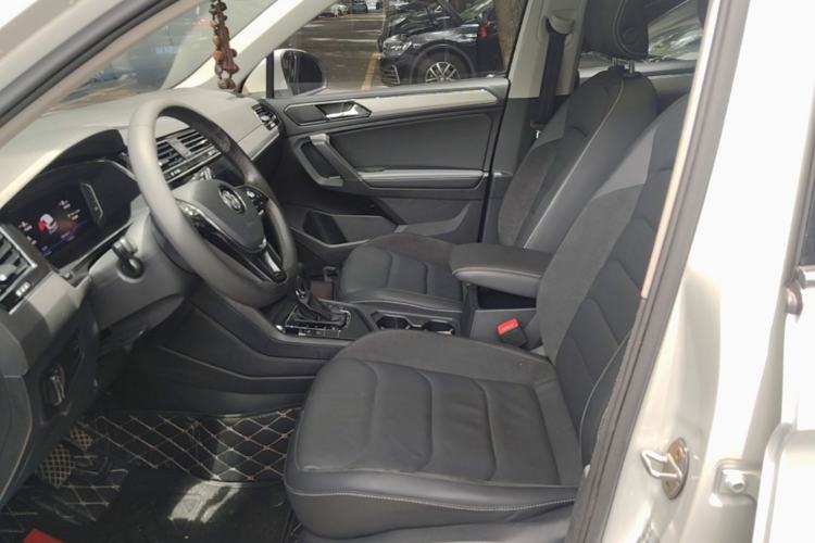 Used Volkswagen Tiguan L 2020 330TSI Automatic Two-Wheel Drive Smart Luxury Edition China VI Standard Left Front Seat