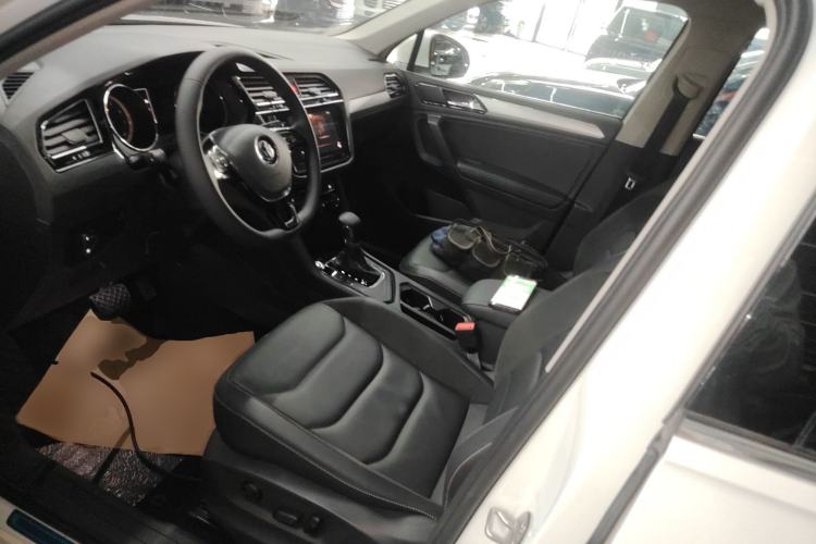 Used Volkswagen Tiguan L 2020 330TSI Automatic Two-Wheel Drive Smart Luxury Edition China VI Standard Left Front Seat