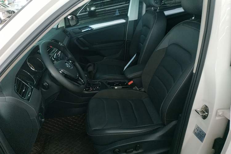 Used Volkswagen Tiguan L 2020 330TSI Automatic Two-Wheel Drive Panoramic Comfort Edition China VI Standard Left Front Seat