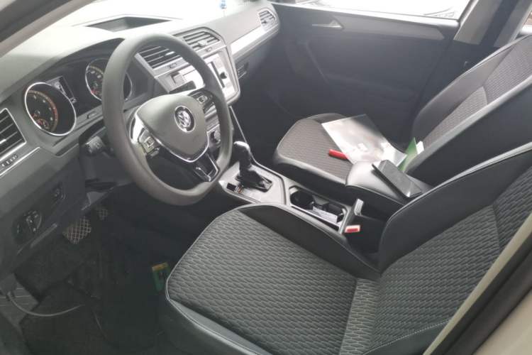 Used Volkswagen Tiguan L 2020 330TSI Automatic Two-Wheel Drive Luxury Edition China VI Standard Left Front Seat