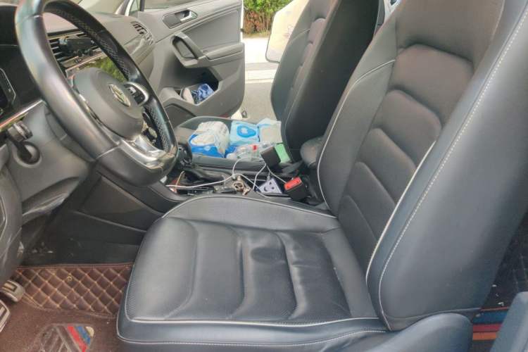 Used Volkswagen Tiguan L 2020 330TSI Automatic Two-Wheel Drive R-Line Flagship Version China VI Standard Left Front Seat