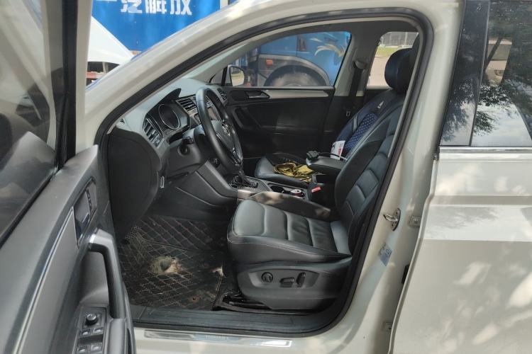 Used Volkswagen Tiguan L 2020 330TSI Automatic Two-Wheel Drive Panoramic Comfort Edition China VI Standard Left Front Seat