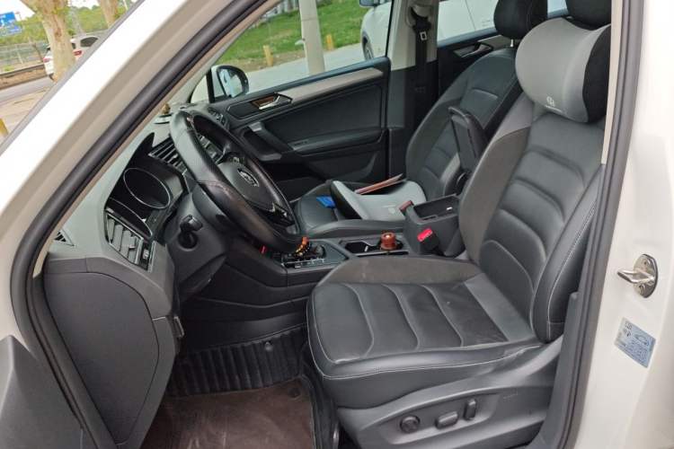 Used Volkswagen Tiguan L 2020 330TSI Automatic Two-Wheel Drive Smart Luxury Edition China VI Standard Left Front Seat
