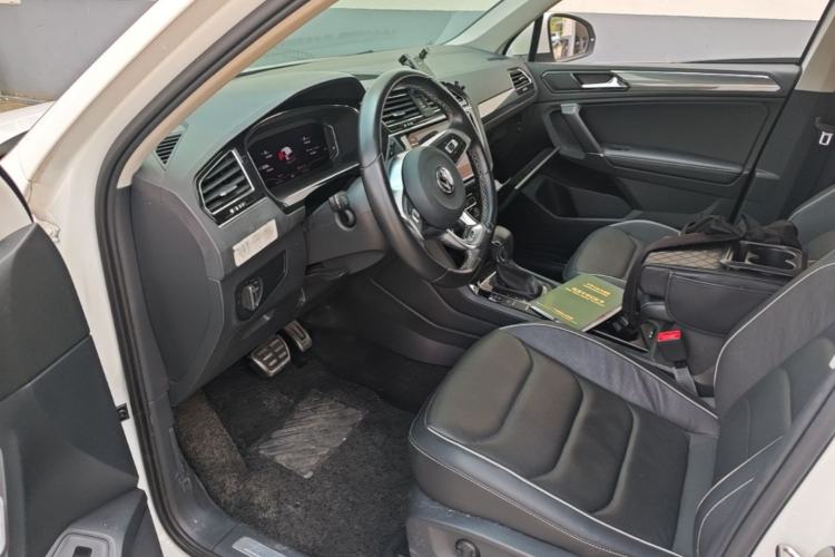 Used Volkswagen Tiguan L 2020 330TSI Automatic Two-Wheel Drive R-Line Flagship Version China VI Standard Left Front Seat