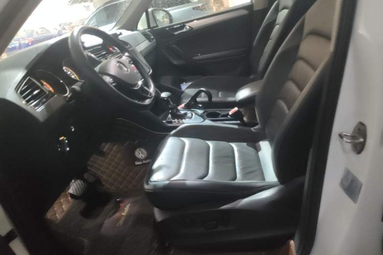 Used Volkswagen Tiguan L 2020 330TSI Automatic Two-Wheel Drive Panoramic Comfort Edition China VI Standard Left Front Seat