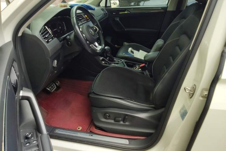 Used Volkswagen Tiguan L 2020 330TSI Automatic Two-Wheel Drive R-Line Flagship Version China VI Standard Left Front Seat