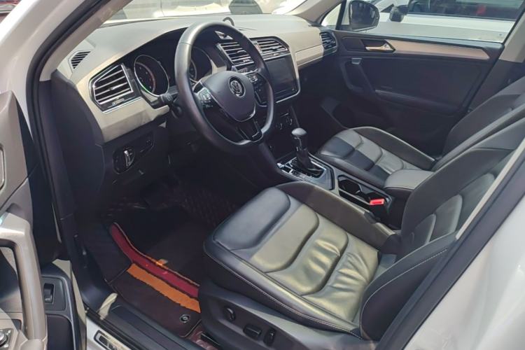 Used Volkswagen Tiguan L 2020 330TSI Automatic Two-Wheel Drive Smart Luxury Edition China VI Standard Left Front Seat