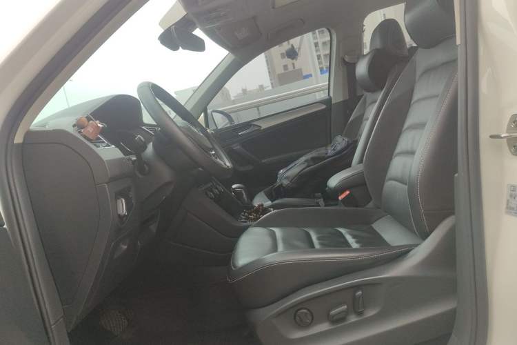 Used Volkswagen Tiguan L 2020 330TSI Automatic Two-Wheel Drive Smart Luxury Edition China VI Standard Left Front Seat