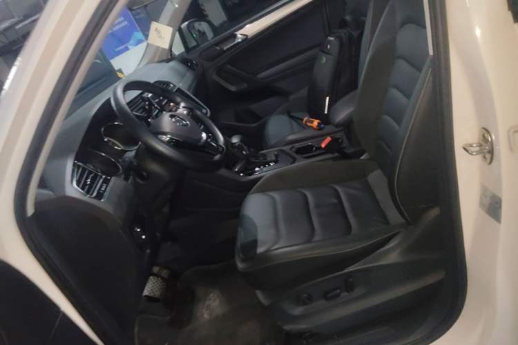 Used Volkswagen Tiguan L 2020 330TSI Automatic Two-Wheel Drive Panoramic Comfort Edition China VI Standard Left Front Seat