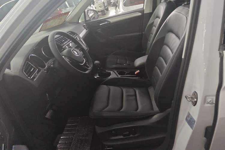 Used Volkswagen Tiguan L 2020 330TSI Automatic Two-Wheel Drive Smart Luxury Edition China VI Standard Left Front Seat