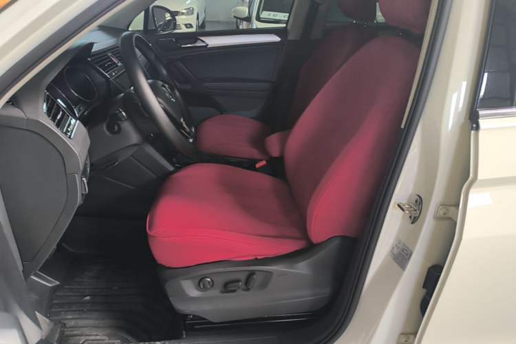 Used Volkswagen Tiguan L 2020 330TSI Automatic Two-Wheel Drive Smart Luxury Edition China VI Standard Left Front Seat