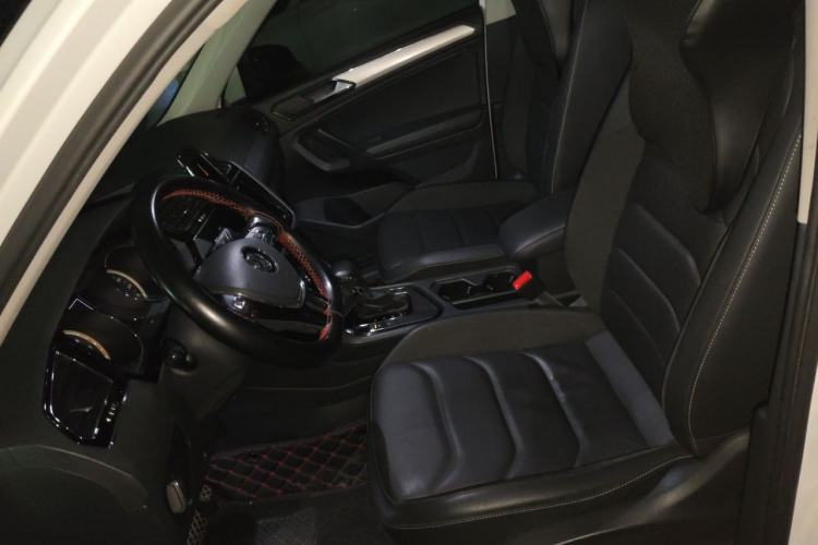 Used Volkswagen Tiguan L 2020 330TSI Automatic Two-Wheel Drive Smart Luxury Edition China VI Standard Left Front Seat