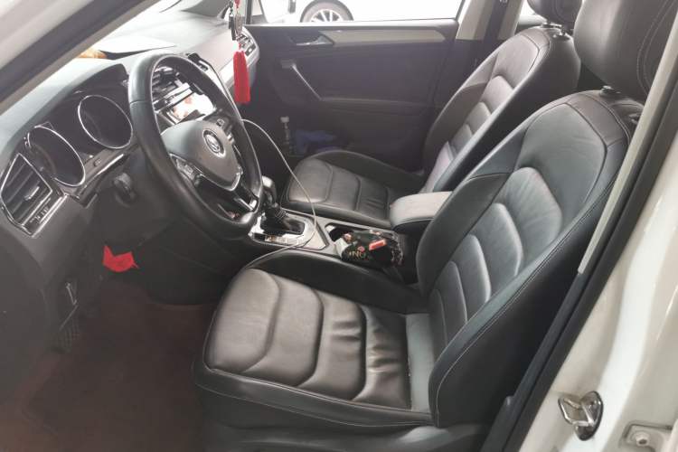 Used Volkswagen Tiguan L 2020 330TSI Automatic Two-Wheel Drive Smart Luxury Edition China VI Standard Left Front Seat