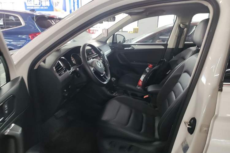 Used Volkswagen Tiguan L 2020 330TSI Automatic Two-Wheel Drive Smart Luxury Edition China VI Standard Left Front Seat