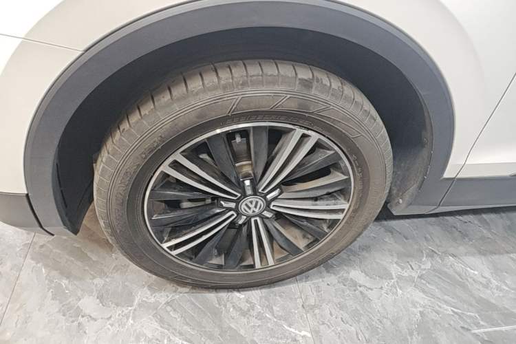 Used Volkswagen Tiguan L 2020 330TSI Automatic Two-Wheel Drive Luxury Edition China VI Standard Left Front Wheel Hub