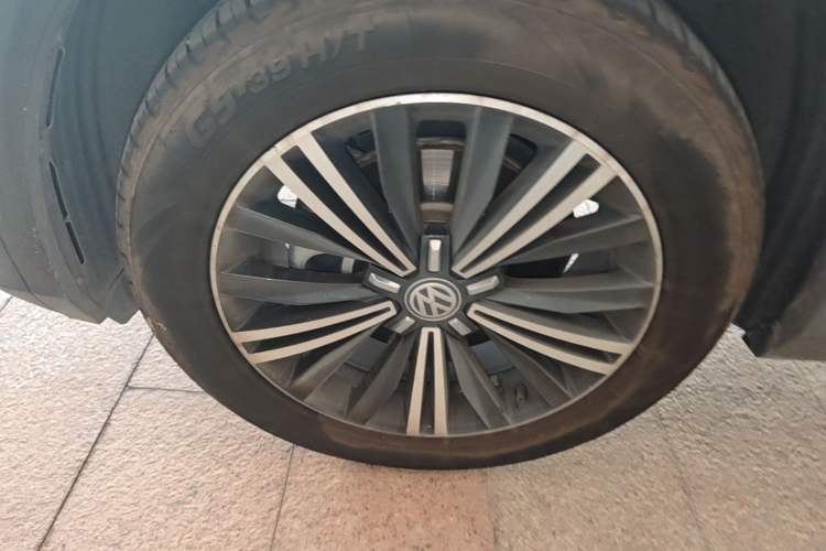 Used Volkswagen Tiguan L 2020 330TSI Automatic Two-Wheel Drive Luxury Edition China VI Standard Left Front Wheel Hub