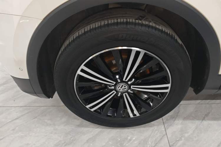 Used Volkswagen Tiguan L 2020 330TSI Automatic Two-Wheel Drive Panoramic Comfort Edition China VI Standard Left Front Wheel Hub
