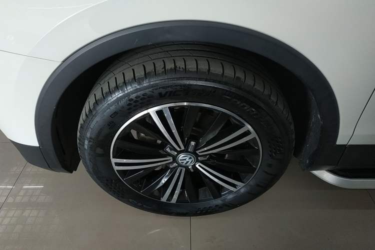 Used Volkswagen Tiguan L 2020 330TSI Automatic Two-Wheel Drive Panoramic Comfort Edition China VI Standard Left Front Wheel Hub