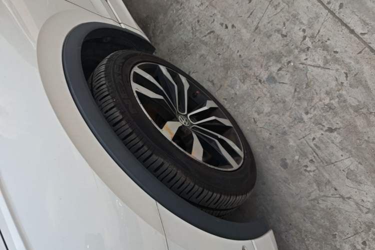 Used Volkswagen Tiguan L 2020 330TSI Automatic Two-Wheel Drive R-Line Flagship Version China VI Standard Left Front Wheel Hub