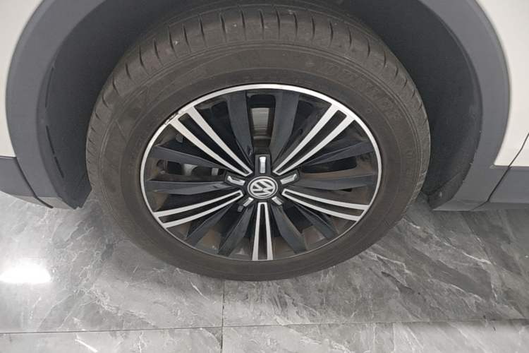 Used Volkswagen Tiguan L 2020 330TSI Automatic Two-Wheel Drive Luxury Edition China VI Standard Left Front Wheel Hub