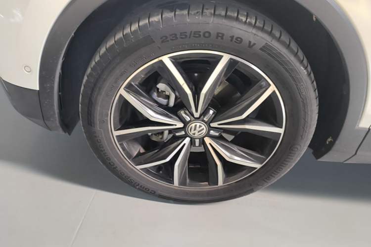 Used Volkswagen Tiguan L 2020 330TSI Automatic Two-Wheel Drive Smart Luxury Edition China VI Standard Left Front Wheel Hub