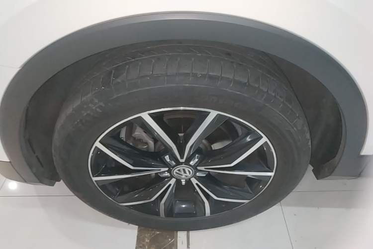 Used Volkswagen Tiguan L 2020 330TSI Automatic Two-Wheel Drive Smart Luxury Edition China VI Standard Left Front Wheel Hub