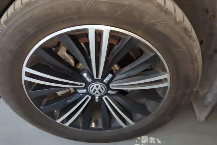 Used Volkswagen Tiguan L 2020 330TSI Automatic Two-Wheel Drive Panoramic Comfort Edition China VI Standard Left Front Wheel Hub
