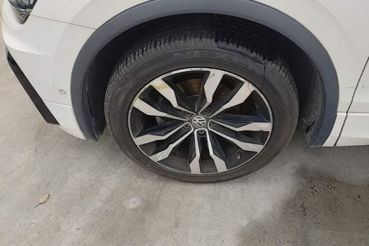 Used Volkswagen Tiguan L 2020 330TSI Automatic Two-Wheel Drive R-Line Flagship Version China VI Standard Left Front Wheel Hub