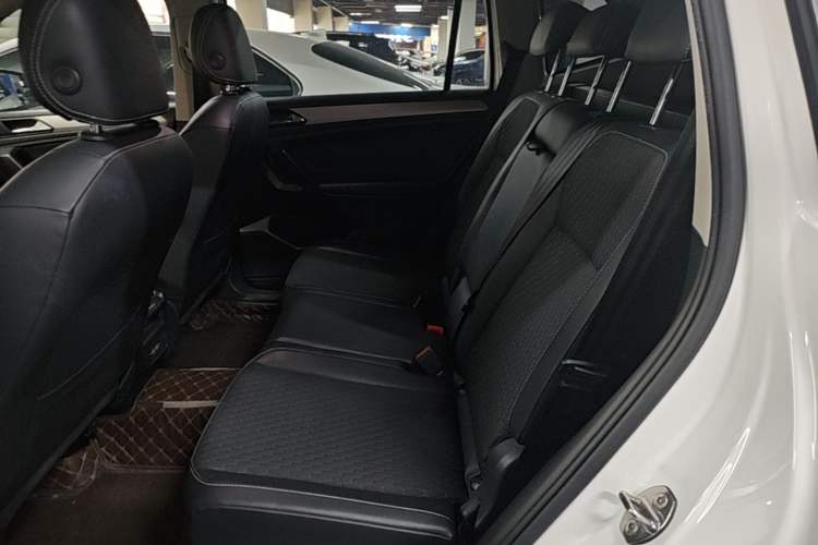 Used Volkswagen Tiguan L 2020 330TSI Automatic Two-Wheel Drive Luxury Edition China VI Standard Left Rear Seat