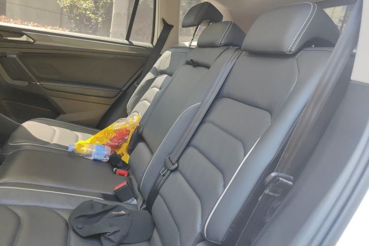 Used Volkswagen Tiguan L 2020 330TSI Automatic Two-Wheel Drive R-Line Flagship Version China VI Standard Left Rear Seat