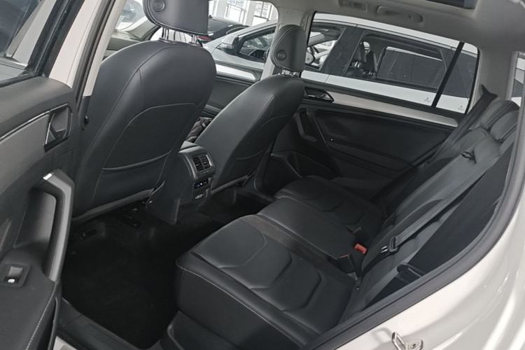 Used Volkswagen Tiguan L 2020 330TSI Automatic Two-Wheel Drive Smart Luxury Edition China VI Standard Left Rear Seat