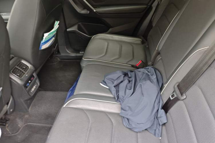 Used Volkswagen Tiguan L 2020 330TSI Automatic Two-Wheel Drive R-Line Flagship Version China VI Standard Left Rear Seat