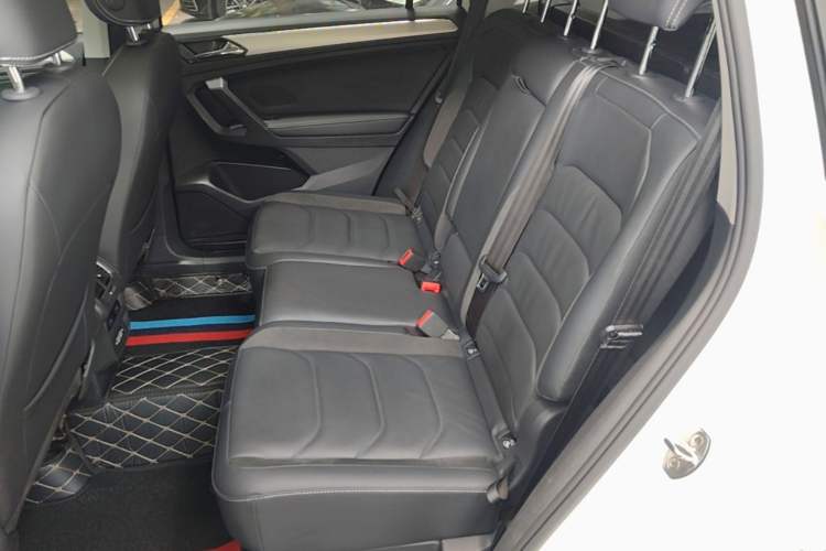 Used Volkswagen Tiguan L 2020 330TSI Automatic Two-Wheel Drive Smart Luxury Edition China VI Standard Left Rear Seat