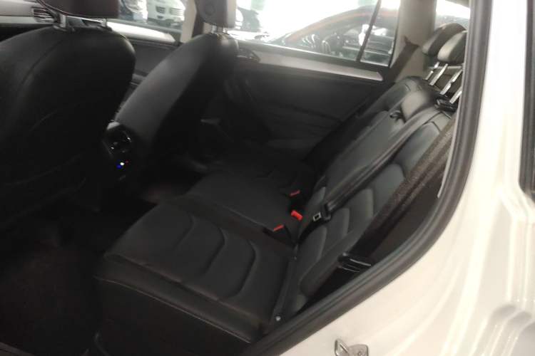 Used Volkswagen Tiguan L 2020 330TSI Automatic Two-Wheel Drive Smart Luxury Edition China VI Standard Left Rear Seat