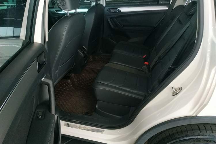 Used Volkswagen Tiguan L 2020 330TSI Automatic Two-Wheel Drive Panoramic Comfort Edition China VI Standard Left Rear Seat