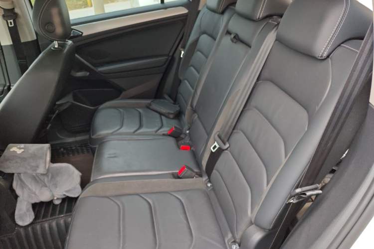 Used Volkswagen Tiguan L 2020 330TSI Automatic Two-Wheel Drive Smart Luxury Edition China VI Standard Left Rear Seat