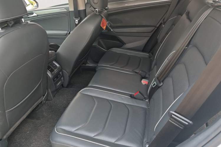 Used Volkswagen Tiguan L 2020 330TSI Automatic Two-Wheel Drive R-Line Flagship Version China VI Standard Left Rear Seat