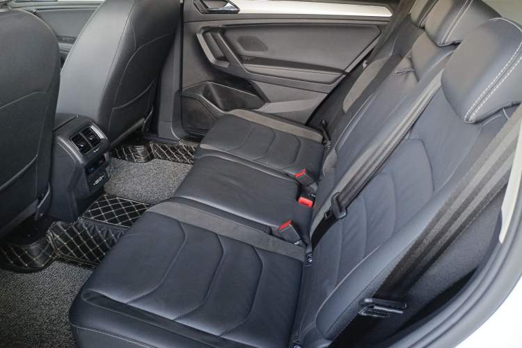 Used Volkswagen Tiguan L 2020 330TSI Automatic Two-Wheel Drive Smart Luxury Edition China VI Standard Left Rear Seat