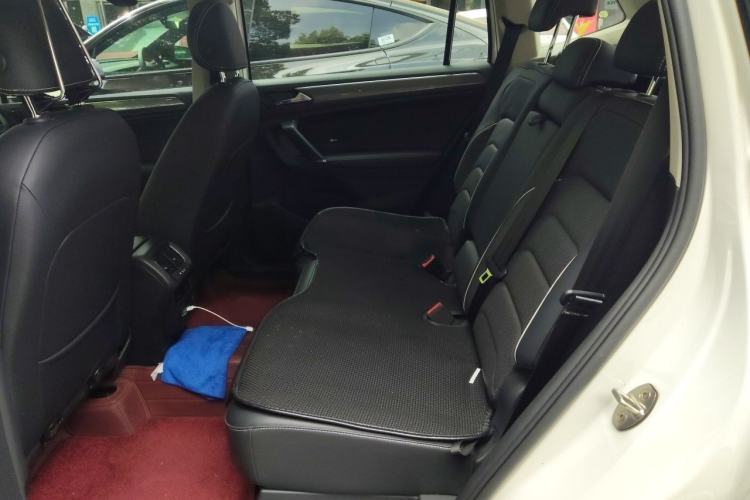 Used Volkswagen Tiguan L 2020 330TSI Automatic Two-Wheel Drive R-Line Flagship Version China VI Standard Left Rear Seat