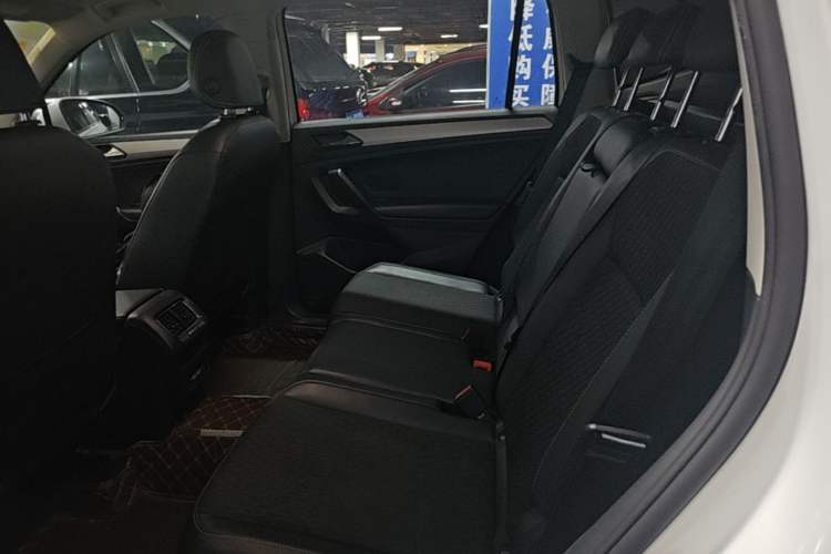 Used Volkswagen Tiguan L 2020 330TSI Automatic Two-Wheel Drive Luxury Edition China VI Standard Left Rear Seat