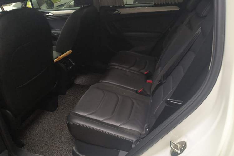 Used Volkswagen Tiguan L 2020 330TSI Automatic Two-Wheel Drive Panoramic Comfort Edition China VI Standard Left Rear Seat