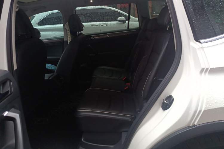 Used Volkswagen Tiguan L 2020 330TSI Automatic Two-Wheel Drive R-Line Flagship Version China VI Standard Left Rear Seat