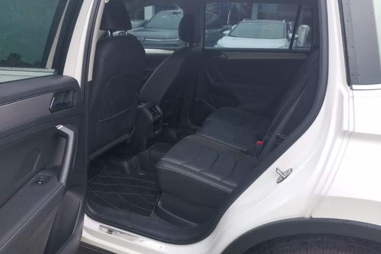 Used Volkswagen Tiguan L 2020 330TSI Automatic Two-Wheel Drive Smart Luxury Edition China VI Standard Left Rear Seat